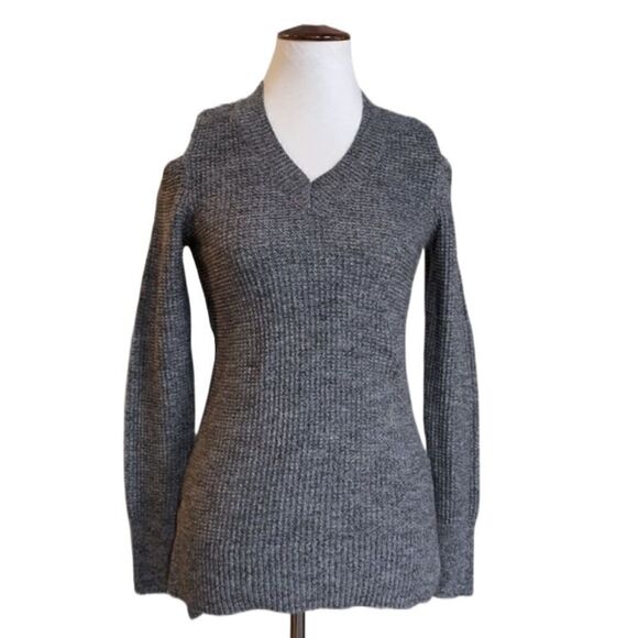 Anthropologie Lucy & Laurel Cold Shoulder Ribbed V-Neck Sweater (Size: XS) - Picture 1 of 15